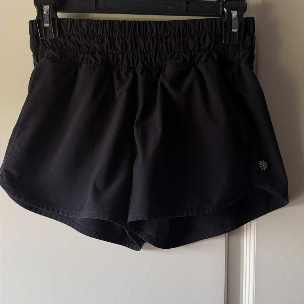 Athleta Girl Run free 2.5 inch short 
Size Large/12
Excellent condition